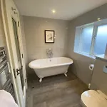 Bridge House & Silver Howe View Otel