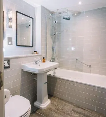 Bridge House & Silver Howe View Hotel 3*