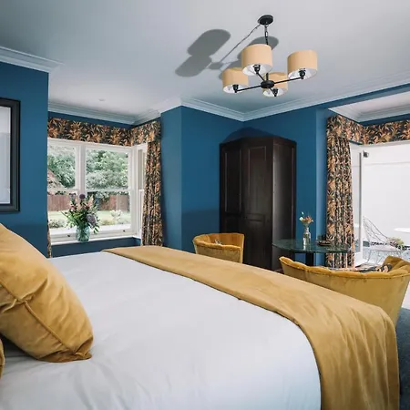 Bridge House & Silver Howe View Отель