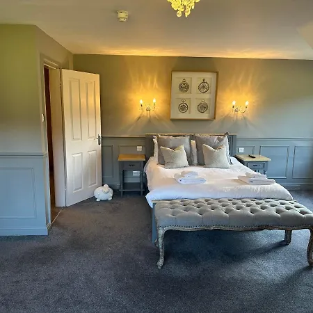 Отель Bridge House & Silver Howe View 3*